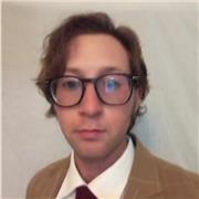 Giovane insegnante offre lezioni di lingua inglese a studenti di tutte le età